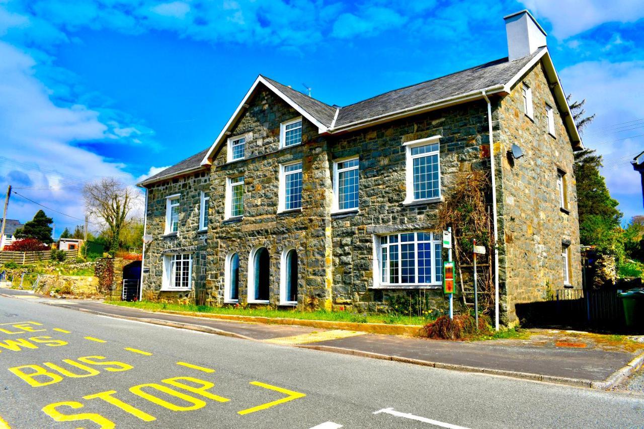 Spacious 3 Bedroom Garden Apartment In Snowdonia National Park Garndolbenmaen Eksteriør billede