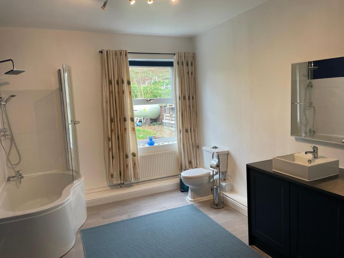 Spacious 3 Bedroom Garden Apartment In Snowdonia National Park Garndolbenmaen Eksteriør billede