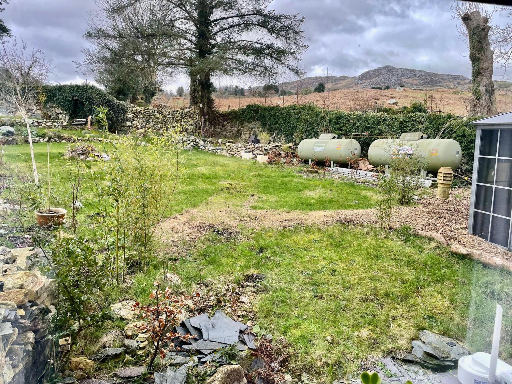 Spacious 3 Bedroom Garden Apartment In Snowdonia National Park Garndolbenmaen Eksteriør billede